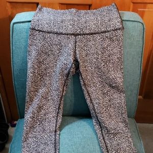 EUC size 8 lululemon Wunder Under crops